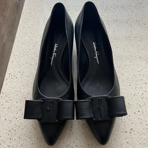 NEW Salvatore Ferragamo Viva Black Leather Ballet Flat, Size: 7.5 - Picture 2 of 8